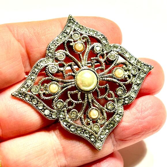 Silver filigree style brooch square faux pearls ornate vintage Edwardian look - Picture 5 of 5